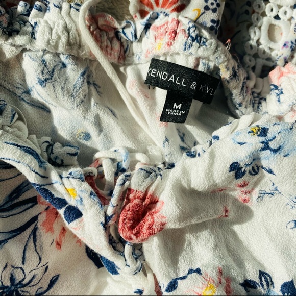 3 Floral Blouse Bundle Size SSM - Picture 4 of 11